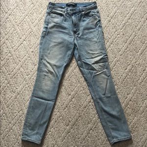 Express women’s stretch Repreve legging. 4R